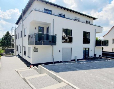 Neubau, Erstbezug, Penthouse Wohnung mit 3 Zimmern und Dachterrasse, Fahrstuhl, Stadtmitte