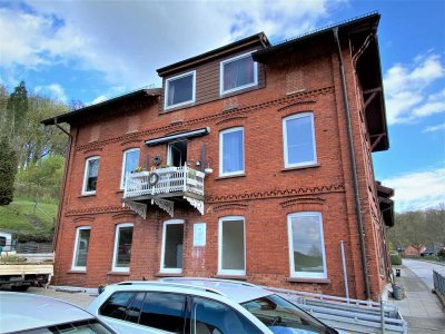 Zweitbezug nach Sanierung: Großzügige 3-Zimmer-Altbau-Wohnung im EG mit Terrasse