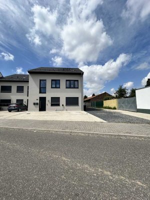 Neuwertig und modern; Ideale Kapitalanlage Erdgeschosswohnung  mit Terrasse und Garten; Stellplatz