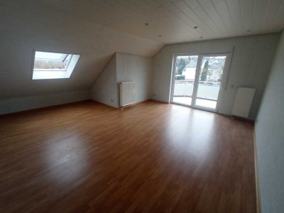 Stilvolle, neuwertige 2-Zimmer-Dachgeschosswohnung mit Balkon und EBK in Niederneisen