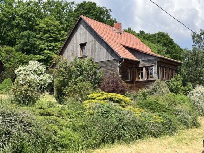 ÖKOLOGISCH GEBAUTES HOLZHAUS AUF RIESIGEM GARTENGRUNDSTÜCK IN TRAUMHAFT SCHÖNER LAGE