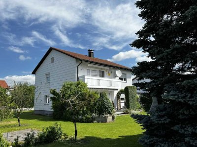 Zweifamilien Haus mit großem Garten in ruhiger Lage von Lauben