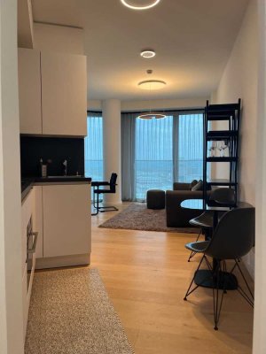 Geschmackvolle 2-Zimmer-Wohnung mit lux. Innenausstattung mit Balkon und EBK in Frankfurt am Main