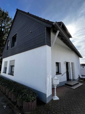 Freistehendes Einfamilienhaus mit viel Potenzial in Langenfeld Wiescheid