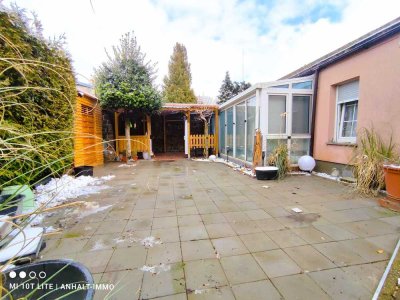 Einfamilienhaus 4 Zimmer mit Wintergarten | Carport und niedlichen Grundstück  in Greppin