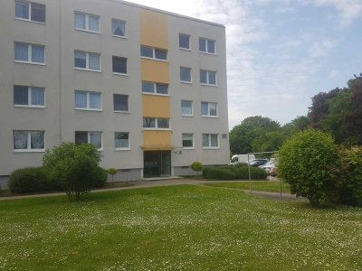 Schöne drei Zimmer Wohnung mit Sonnenbalkon in Wiesbaden, Delkenheim