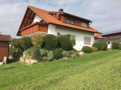 Vermiete schöne 2,5 Zimmer EG Wohung in ruhiger Lage mit großer Terrasse und EBK in Neuweiler