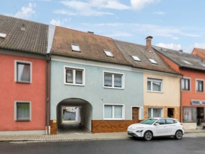 Reihenmittelhaus im Ortskern von Hahnbach