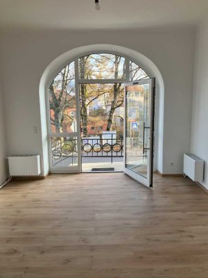 Altbauwohnung Erstbezug nach Sanierung mit kleiner Terrasse