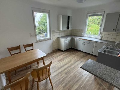 Altes Gebäude mit frisch renovierter 3 Zimmer Wohnung