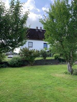 Ascheffel-Hüttener Berge: Das niedliche Starterhaus auf schönem Grundstück = Jetzt reserviert !