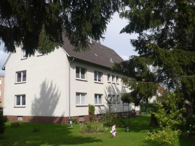 Gepflegte DG-Wohnung mit drei Zimmern und Einbauküche in Kamen.