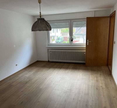 Helle 2 Zimmer Wohnung mit Balkon