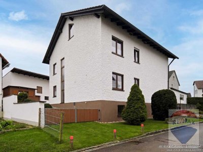 Einfamilienhaus mit großem Nebengebäude, Top Zustand