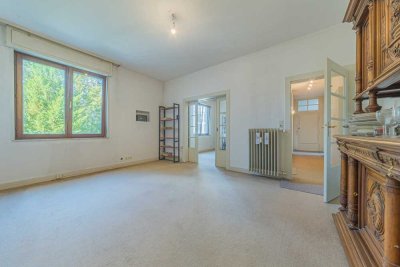 Schöne Altbau-Wohnung mit Balkon in sehr guter Lage