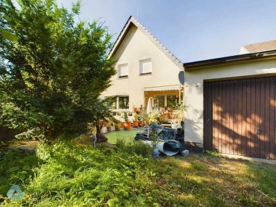 Attraktives Dreifamilienhaus in Top-Lage | 2 Balkone + Gartenterrasse | 2 Garagen + 3 Stellplätze