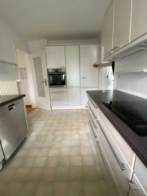 4-Zimmer-Wohnung mit Balkon und EBK in Bad Homburg / Kirdorf