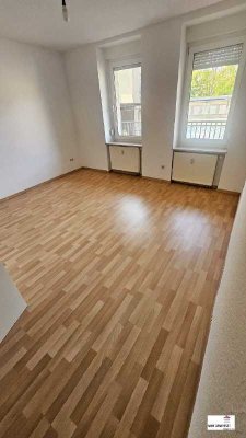 HELLE 2-RAUM-WOHNUNG MIT BALKON IN STÖTTERITZ