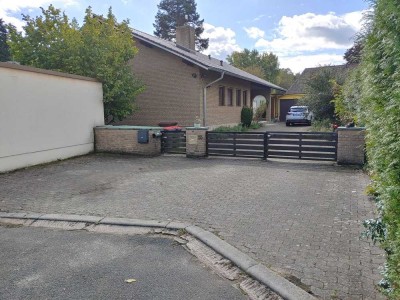 Saniertes Einfamilienhaus am Waldrand mit Sonnenterasse, Garten, Teich und PKW-Stellplatz