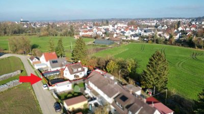 Bezauberndes Häuschen in ruhiger Lage mit einer Garage und zwei Carport