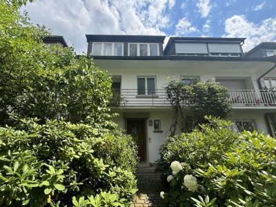 Charmantes Einfamilienhaus mit tollem Garten, drei Balkonen & Garagenstellplatz