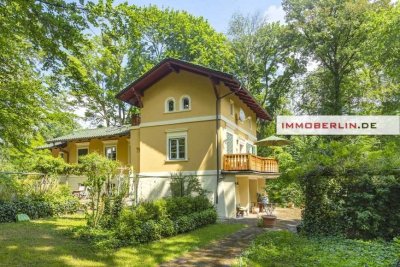 IMMOBERLIN.DE - Traumhafte Landhausvilla mit weitläufigem Grundstück