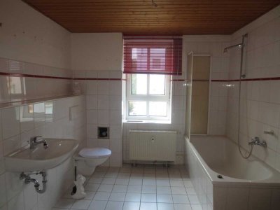 3-Zimmer-ETW mit Wanne und Abstellraum zum selbst sanieren in Plauen