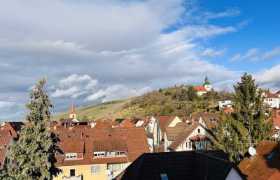 Wunderschön renovierte 3 Zi Wohnung mit neuwertiger autarker Heizung und großer Bühne