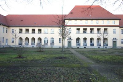 Ruhige nach Süd-West ausgerichtete 3-Zi.-Hochparterre-Wohnung inkl. Loggia und Stellplatz