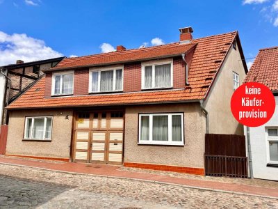 HORN IMMOBILIEN ++ Burg Stargard Stadthaus mit Nebengelass und schönem Grundstück in guter Lage