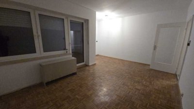 Erstbezug nach Sanierung mit Balkon und EBK: Freundliche 2-Zimmer-Souterrain-Wohnung in Wartenberg