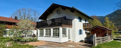 Geschmackvoll möblierte 4-Zi.-Wohnung im EG mit Wintergarten und großer Terrasse in Grainau