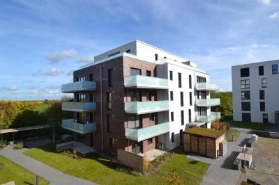 Hochhinaus mit herrlichem und weiten Blick auf den ruhigen Innenhof. 3. OG