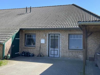 *** Hübsches, gut vermietetes  Reihenendhaus nahe Husum mit großer Ausbaureserve ***
reserviert