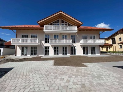 Helle, Neubau 2-Zimmer Atelierwohnung mit Bergblick in Hörgering/Siegsdorf - 2 Stellplätze