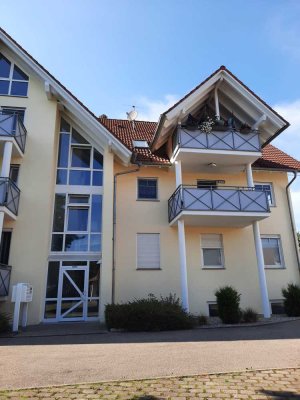 Freundliche 4 Zimmer-Wohnung mit EBK, Balkon, Carport und Außenstellplatz in Betzenweiler