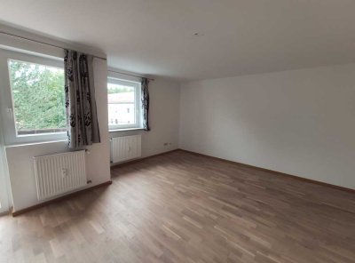 3-Raum-Wohnung mit Balkon und Einbauküche in Traunreut