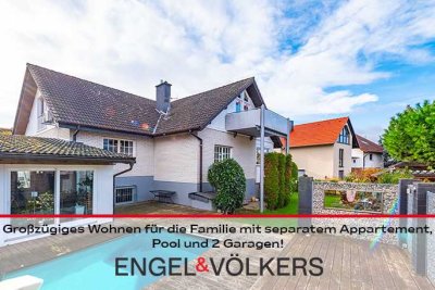 Großzügiges Wohnen für die Familie mit separatem Appartement, Pool und 2 Garagen!