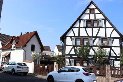 Zwei Häuser auf einem Grundstück - Fachwerkhaus und Einfamilienhaus in Mainhausen/Zellhausen