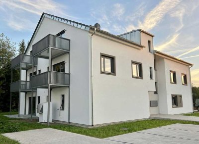Erstbezug nach Sanierung: Helle 2-Zimmer-Wohnung mit EBK und Balkon in ruhiger Lage