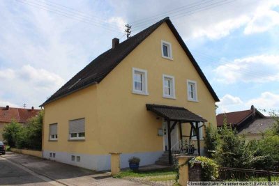 Freistehendes Einfamilienhaus mit Fernwärme und Photovoltaikanlage