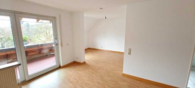 Ansprechende 3,5-Zimmer-Wohnung mit Balkon, Loggia und Einbauküche in Lörrach-Hauingen