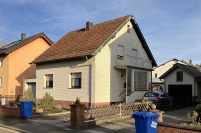 Frei stehendes Einfamilienhaus in ruhiger Seitenstraße