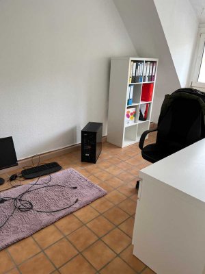 Nachmieter für eine 3-Zimmer Dachgeschosswohnung in Uni-Nähe gesucht.