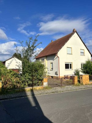 Stark sanierungsbedürftiges Einfamilienhaus auf traumhaftem Grundstück in Karben-Petterweil