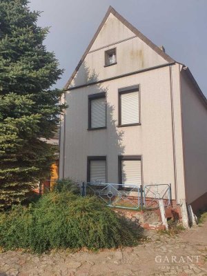 Einfamilienhaus mit Potenzial und Nebengelass nahe Geiseltalsee