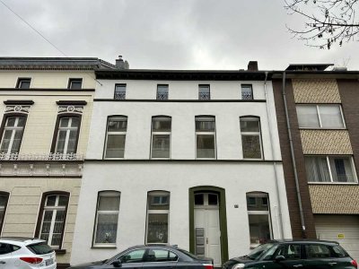 KR - Nähe Stadtgarten / Frisch renovierte 3 Zi. Wohnung in ruhigem 4-Parteien-Haus