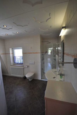 Schicke 4-Raum Wohnung mit Einbauküche und Tageslicht Badezimmer