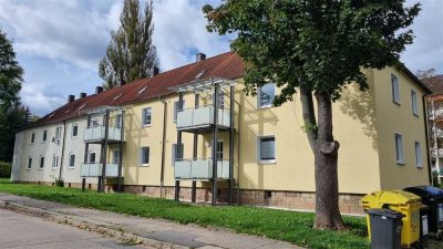 ***NEU renoviert-Wohnen in Super Lage  4 - Raum Wohnung mit Balkon! ***