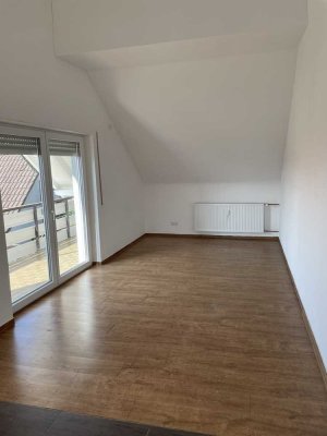 Ansprechende 4-Zimmer-DG-Wohnung mit Balkon in Bobstadt